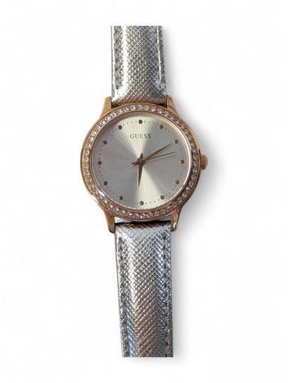 GUESS
Montre bracelet de dame en acier façon...
