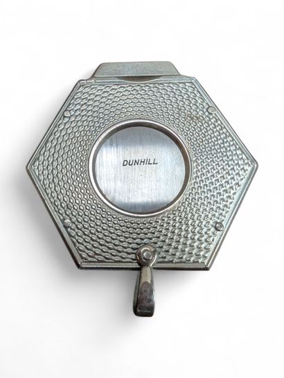 DUNHILL
Coupe-cigares hexagonal formant pendentif...