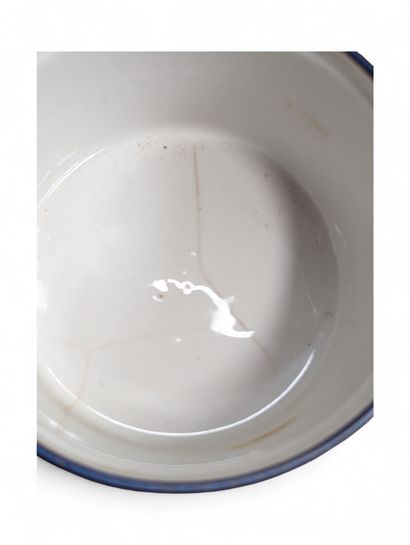 Suite de 5 pots à épices en porcelaine à...