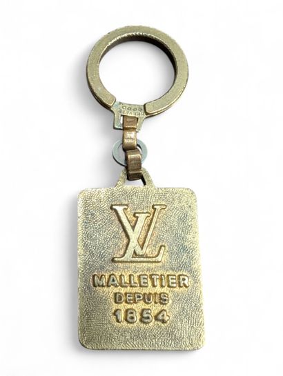 LOUIS VUITTON
Porte-clé en laiton marqué...