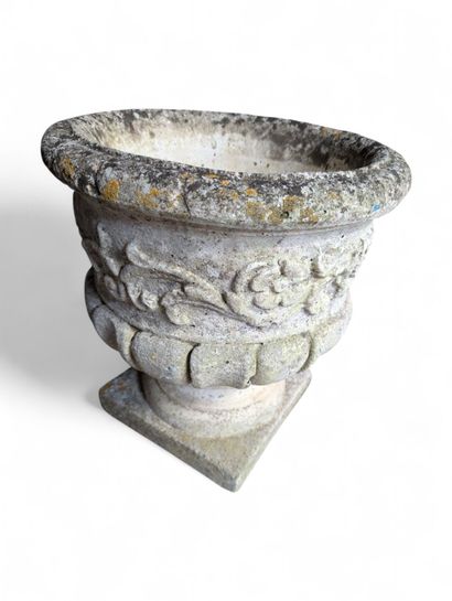 Paire de pots de jardin de forme Médicis...