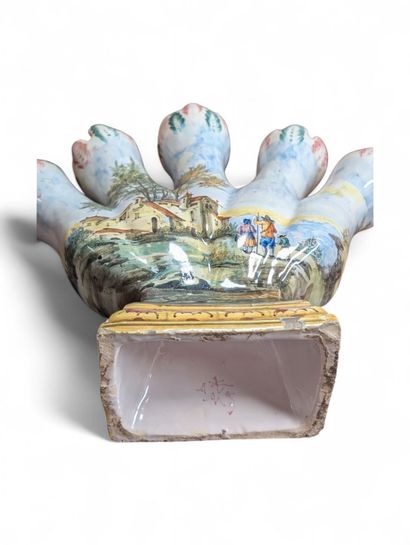 Bouquetière tulipière en céramique polychrome...