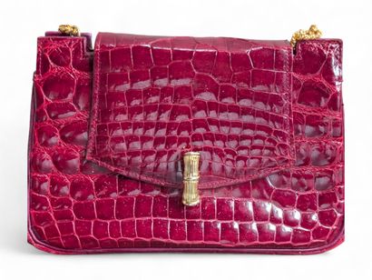 GUCCI (dans le goût de)
Sac minaudière en...