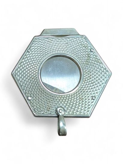 DUNHILL
Coupe-cigares hexagonal formant pendentif...