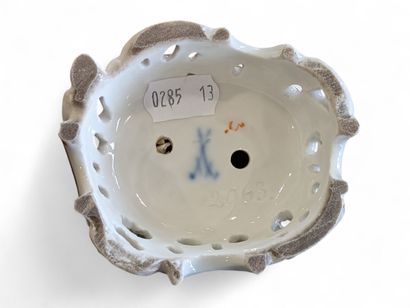 MEISSEN - SAXE
Sujet vide-poche en porcelaine...