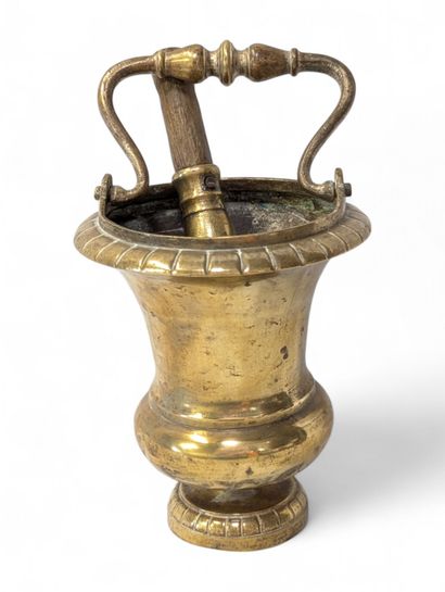 Seau à eau bénite en bronze et laiton, de...