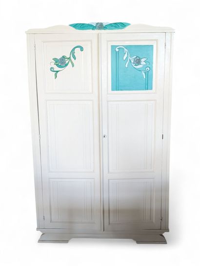 Armoire penderie en bois entièrement laqué...
