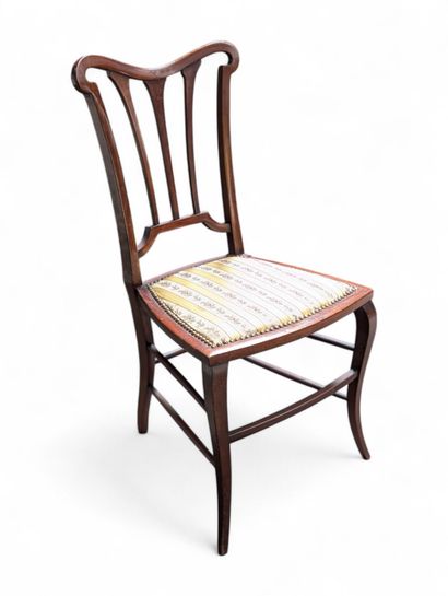 Chaise de chambre en acajou mouluré, à dossier...