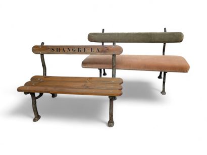 Réunion de deux bancs de jardin avec piétement...