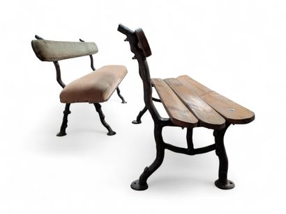 Réunion de deux bancs de jardin avec piétement...