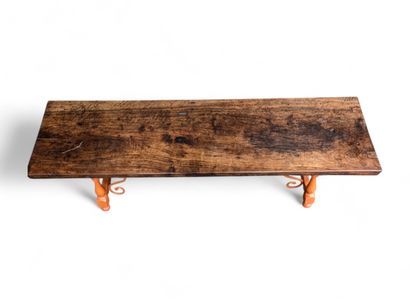 Table basse avec plateau en chêne mouluré...