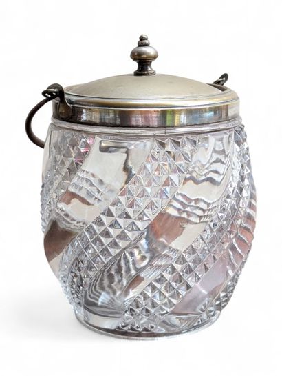 BACCARAT (attribué à)
Pot à biscuit en cristal...