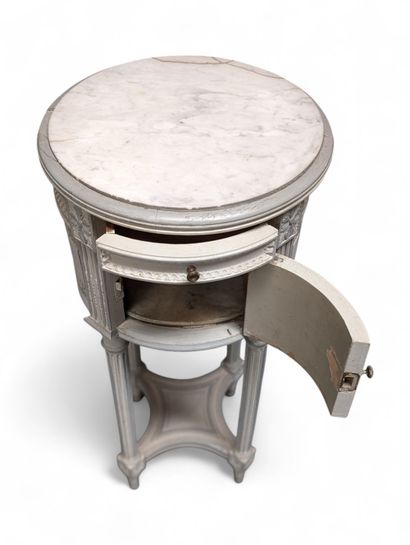 Table de nuit ronde formant chevet en bois...