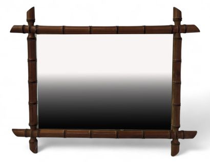 Miroir cadre en bambou sculpté à décor d'écoinçons...