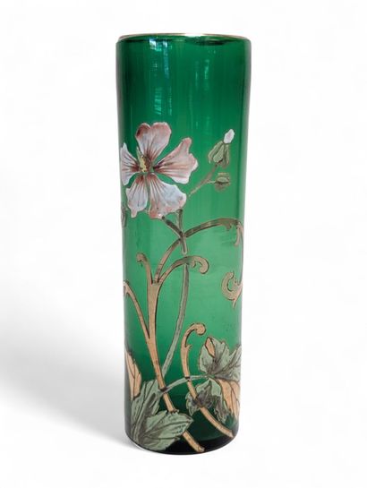 Vase tubulaire en verre de couleur verte...