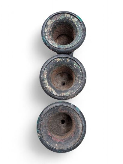 Suite de 3 vases Médicis formant cache-pot...