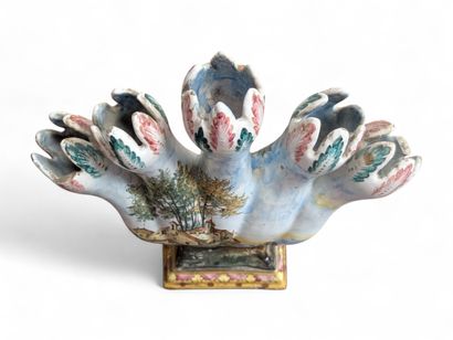 Bouquetière tulipière en céramique polychrome...
