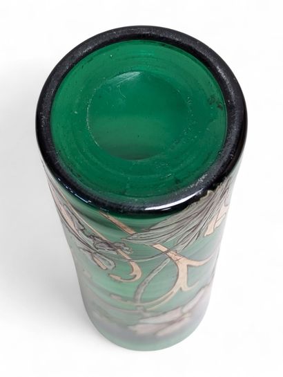 Vase tubulaire en verre de couleur verte...