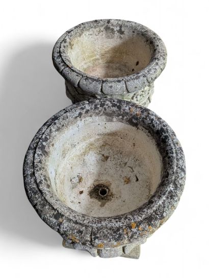 Paire de pots de jardin de forme Médicis...