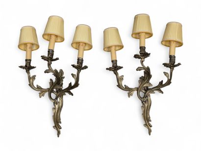 Paire d'appliques en bronze ciselé et doré...