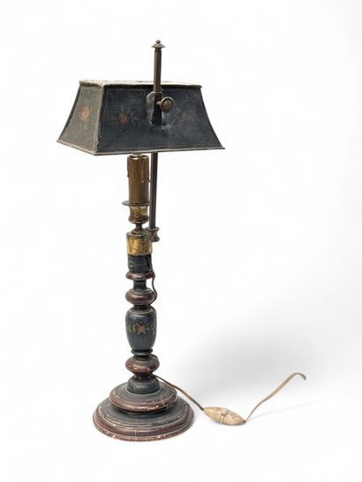 Lampe bouillotte en bois tourné et peint...