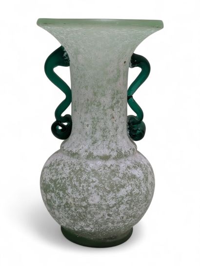 MURANO
Vase balustre en verre vert clair...