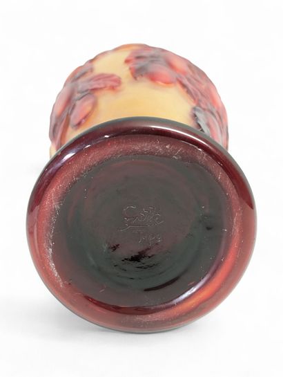 GALLE TIP
Grand vase de forme obus en verre...