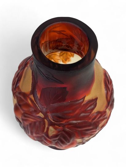GALLE TIP
Grand vase de forme obus en verre...