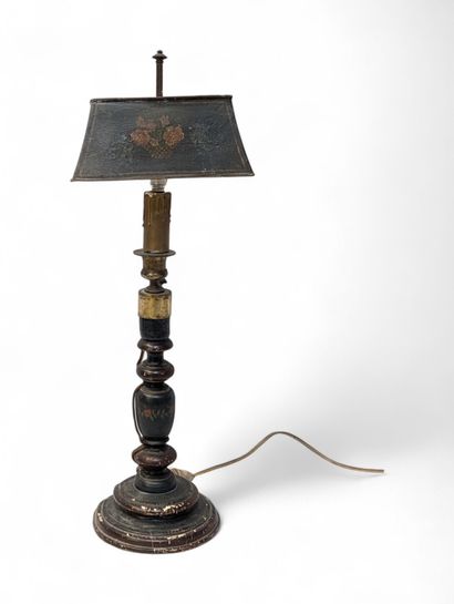 Lampe bouillotte en bois tourné et peint...