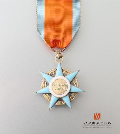 Ordre du mérite social, (institué en 1936,...