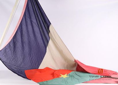 Drapeau Republique Française et un drapeau...