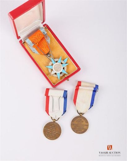 Lot comprenant trois pièces : Ordre du mérite...