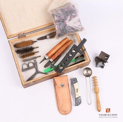 Coffret en bois comportant divers accessoires...