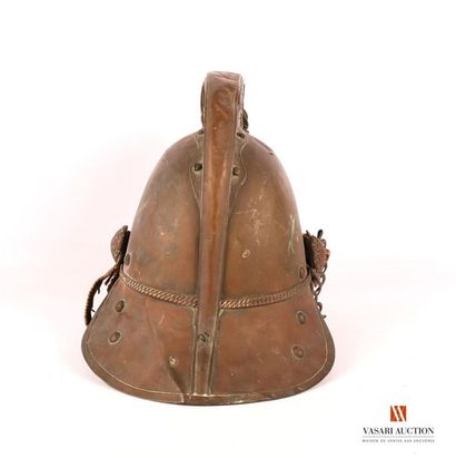 Casque de pompier, modèle à cimier à décor...