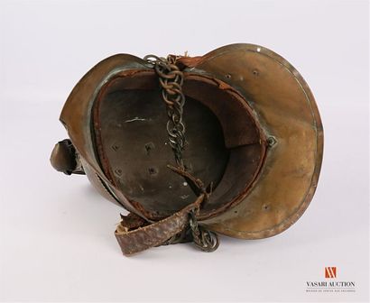 Casque de pompier, modèle à cimier à décor...