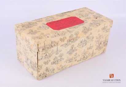 Diorama : cantinière en uniforme, le tonnelet...