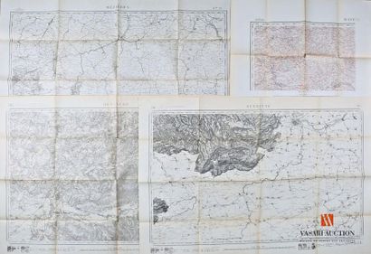 4 cartes militaires de différentes dimensions,...