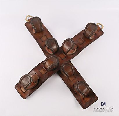 Paire de porte-fusils en cuir à quatre patères,...