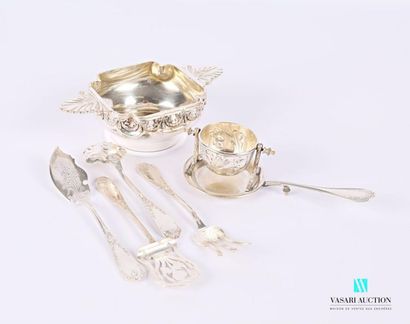Set in silver plated metal comprising a square...