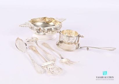 Set in silver plated metal comprising a square...