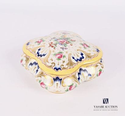 LIMOGES
Porcelain candy box of square shape...