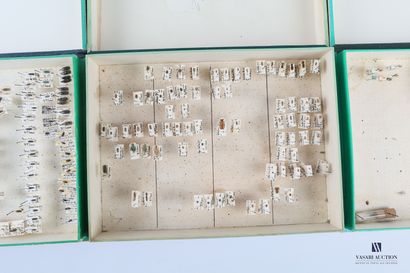 Ensemble de trois boites d'entomologie contenant...