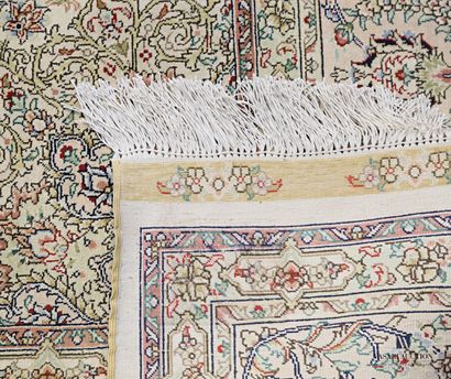 HEREKE

Silk carpet decorated with birds...
