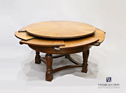 Mobilier de salle à manger en chêne mouluré...