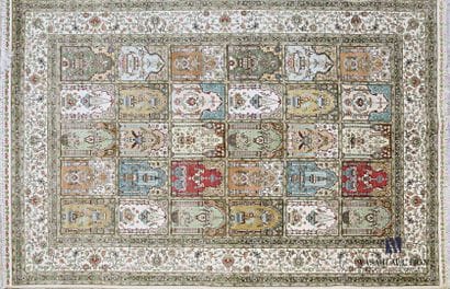 PERSE 

Silk carpet decorated with 30 compartments...