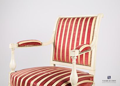 Armchair in moulded and sculpted wood, cream...