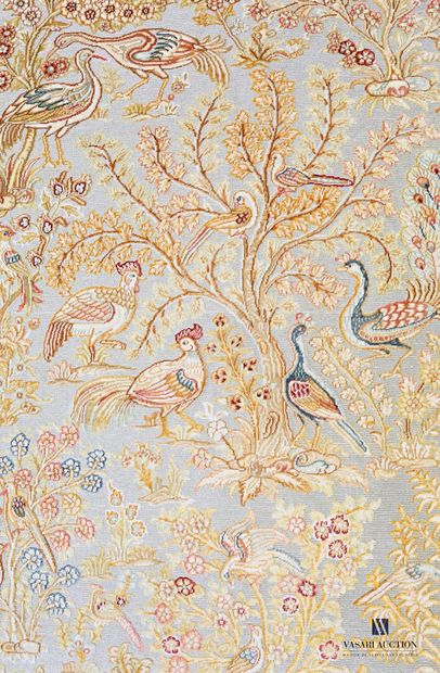 HEREKE

Silk carpet with a decoration in...