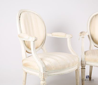 
Pair of medallion armchairs in natural wood,...