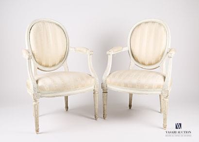 
Pair of medallion armchairs in natural wood,...