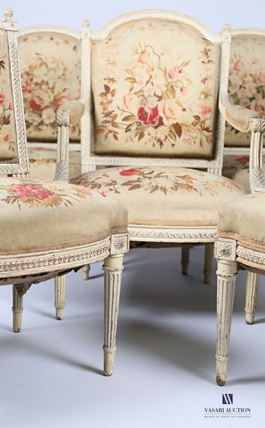 Beige lacquered, carved, moulded and sculpted...